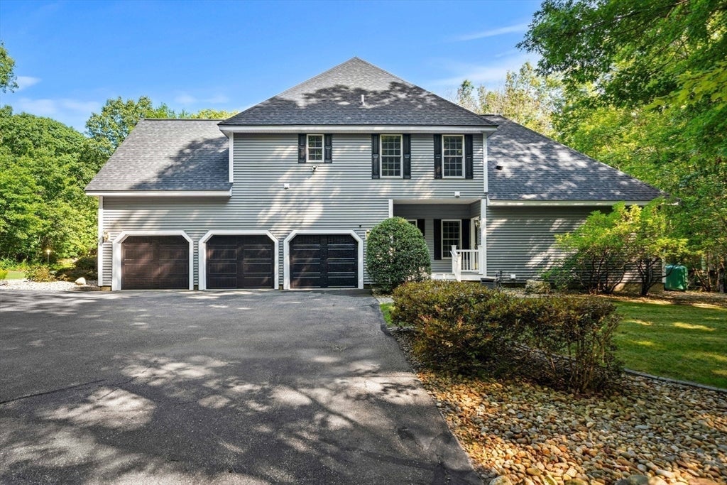 6 Evergreen Drive, Plaistow, NH Photo #4