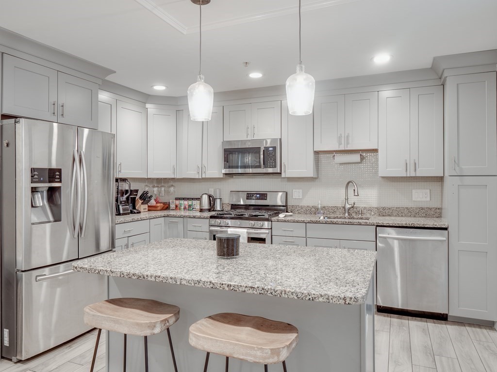 18 Congress Ave 2
