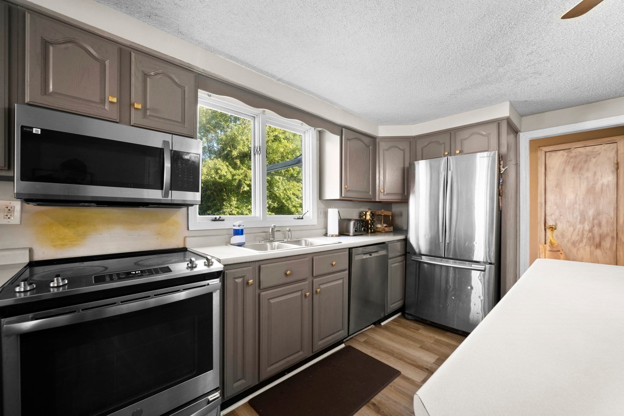 57 Ruskin St, Chicopee, MA Photo #16