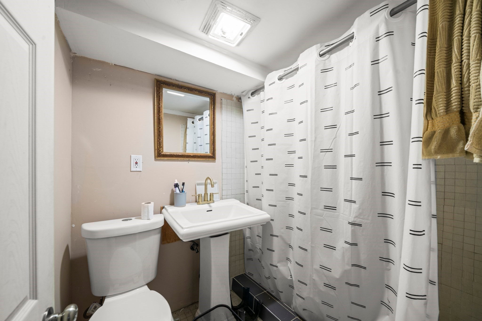 57 Ruskin St, Chicopee, MA Photo #18