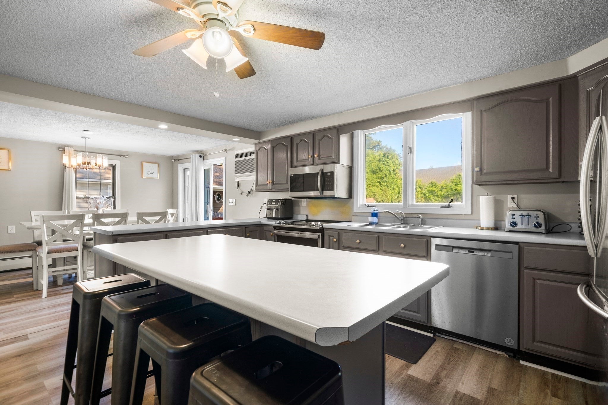 57 Ruskin St, Chicopee, MA Photo #17