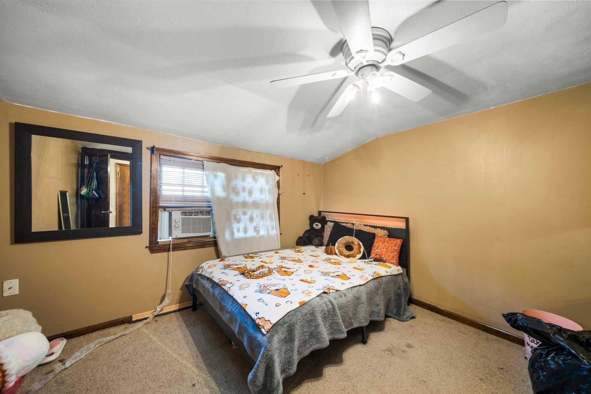 57 Ruskin St, Chicopee, MA Photo #23