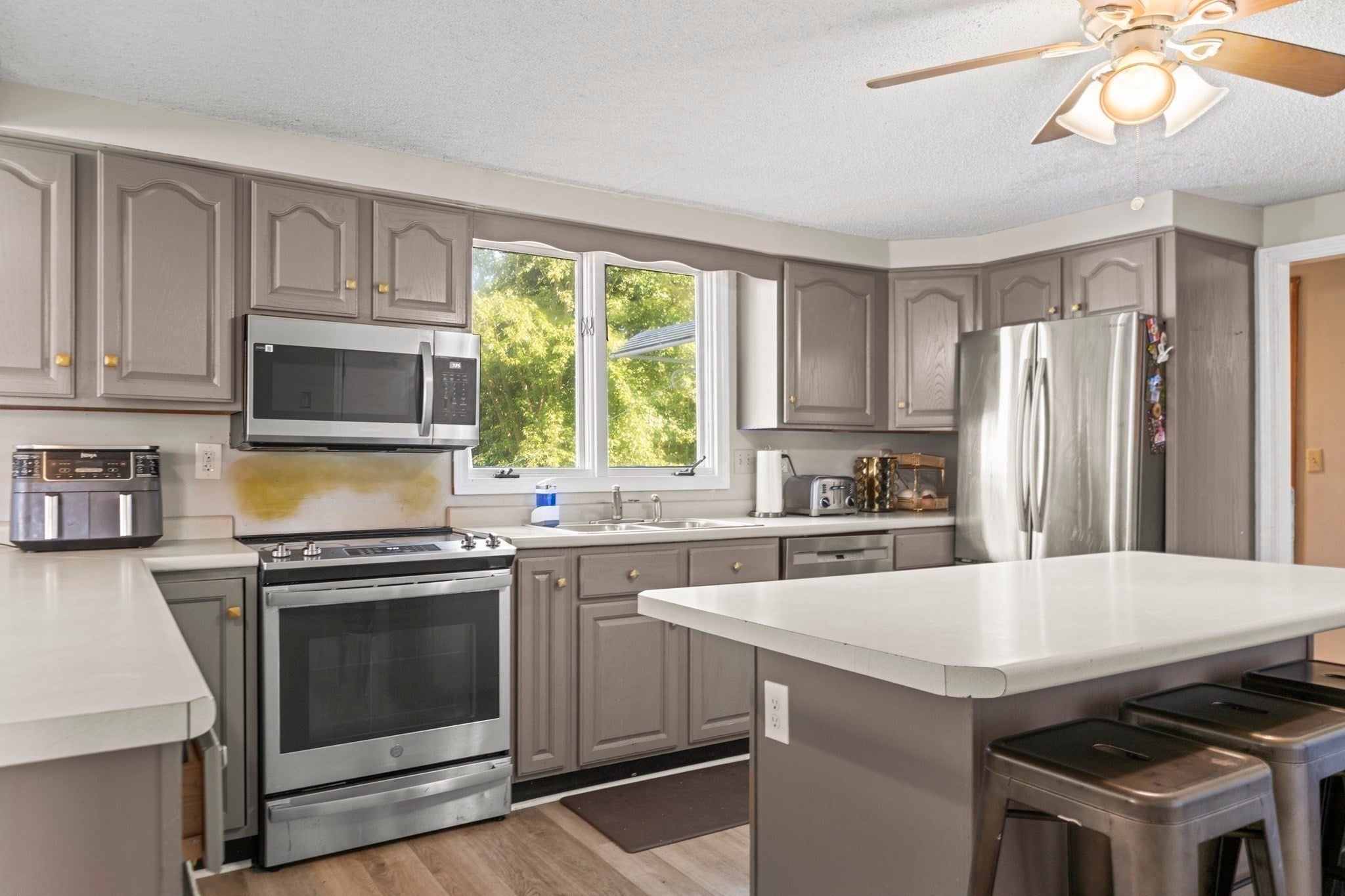 57 Ruskin St, Chicopee, MA Photo #15