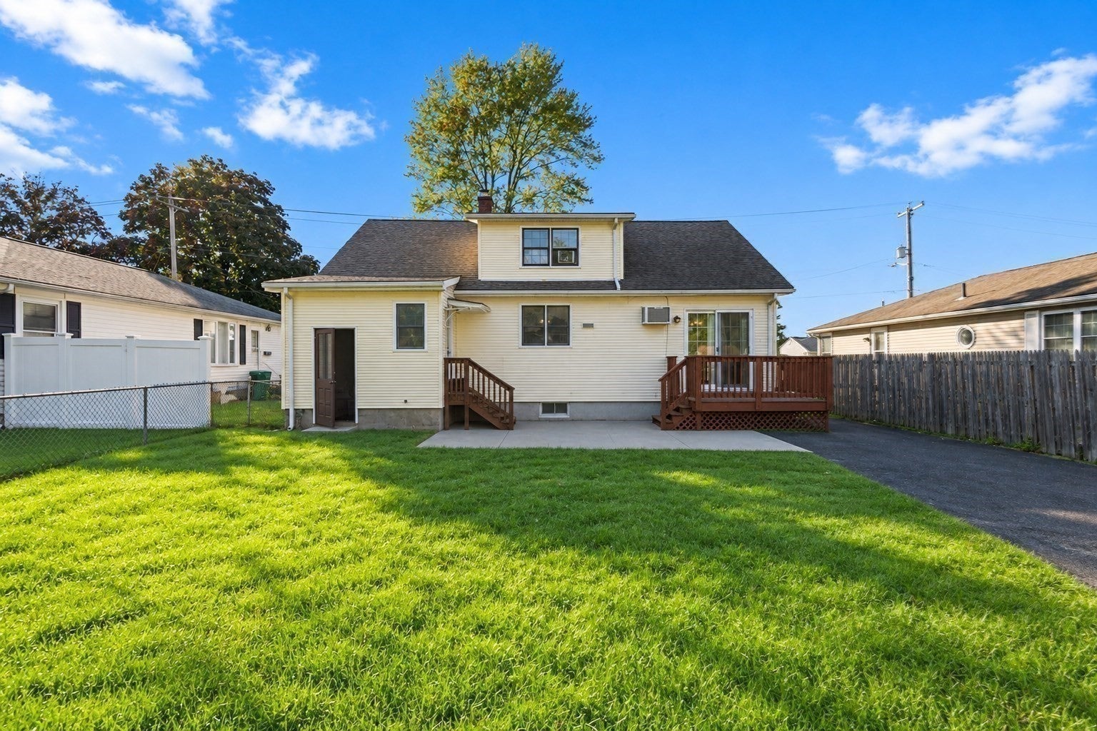57 Ruskin St, Chicopee, MA Photo #25