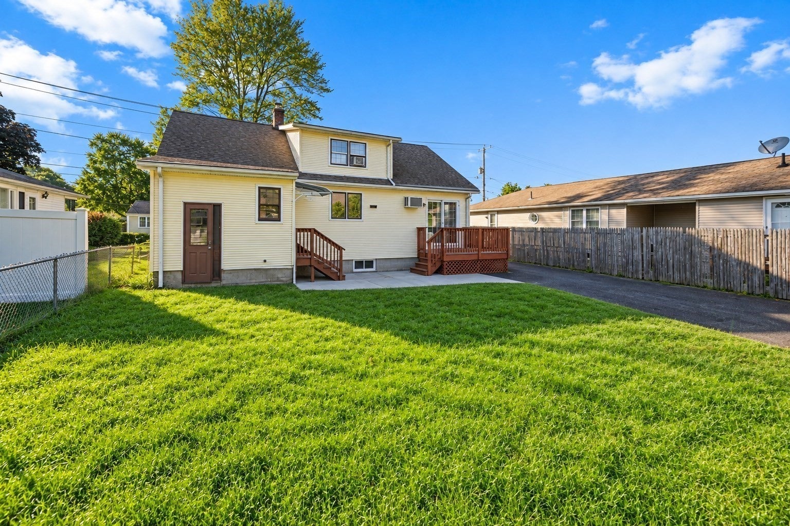 57 Ruskin St, Chicopee, MA Photo #27