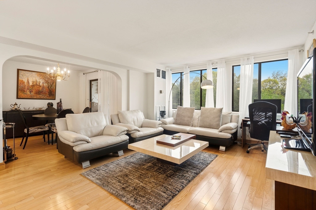 250 Hammond Pond Parkway 609S