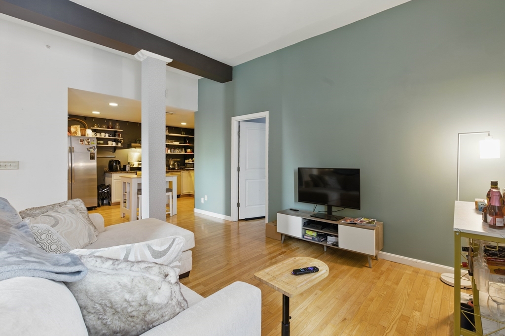 170 Oxford St 402