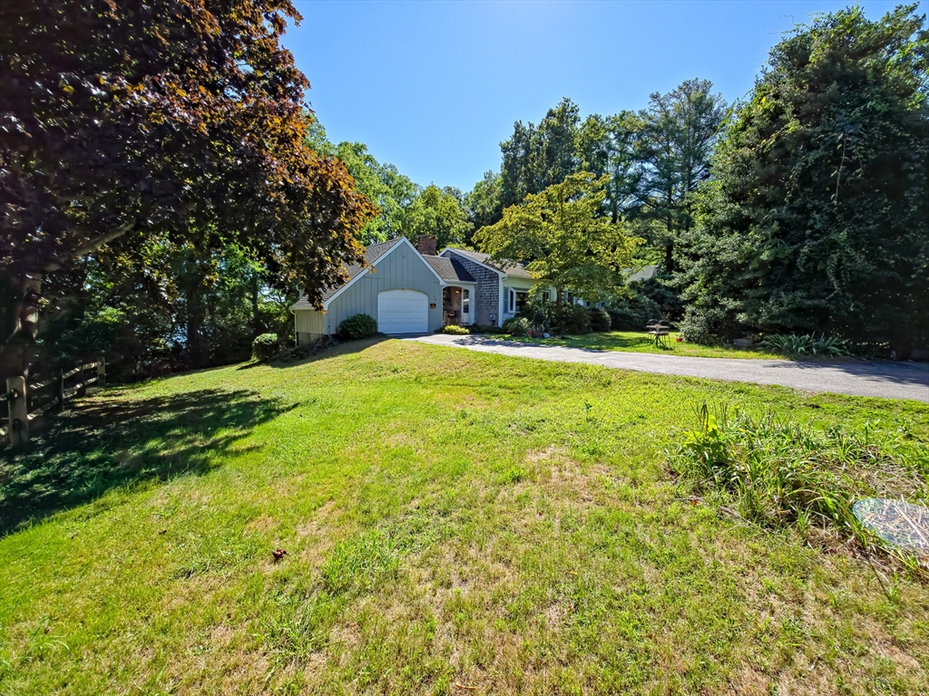 15 Lakewood Dr