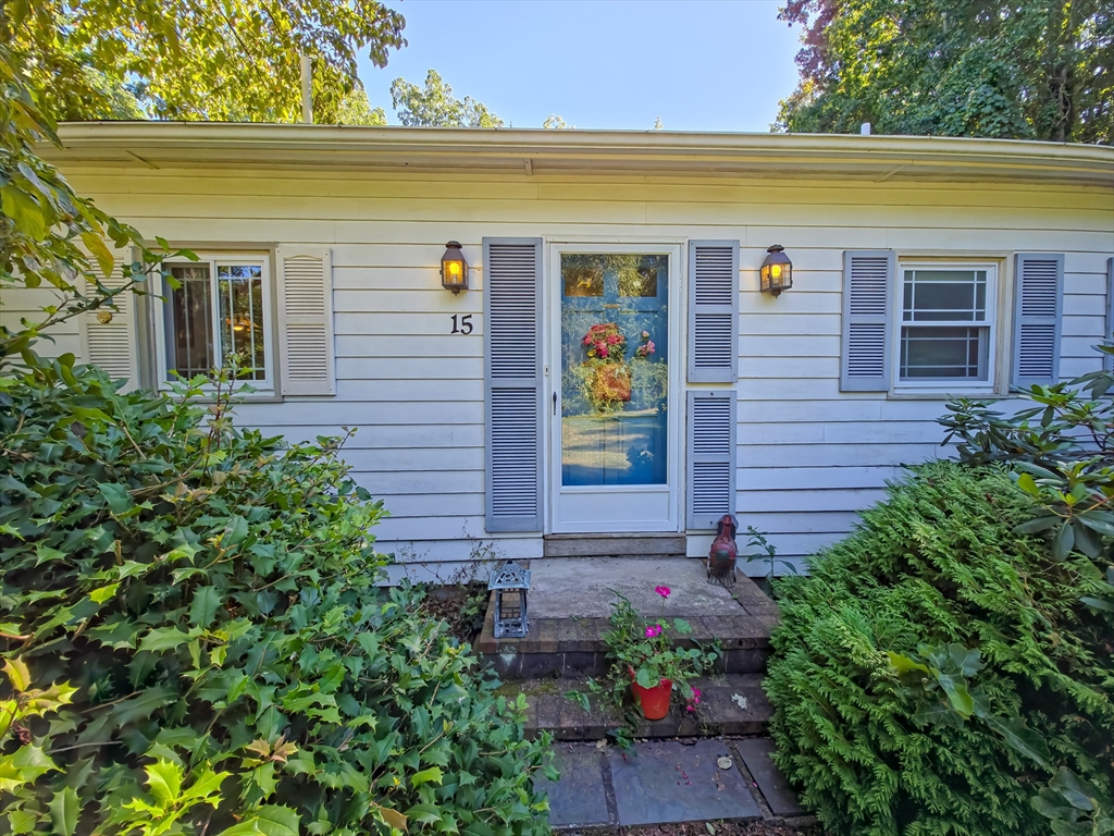 15 Lakewood Dr