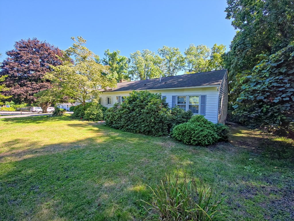 15 Lakewood Dr