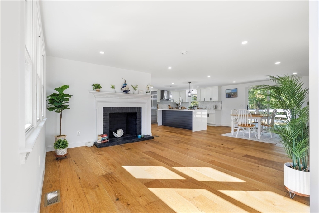 4 Pond Rd