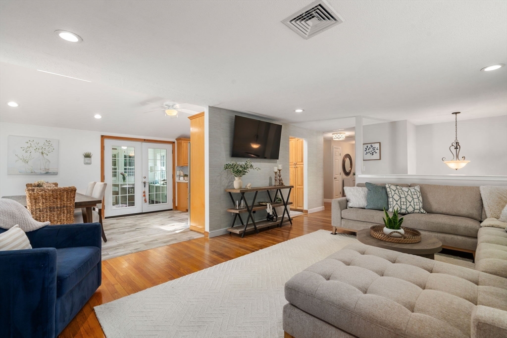 20 Billings Rd
