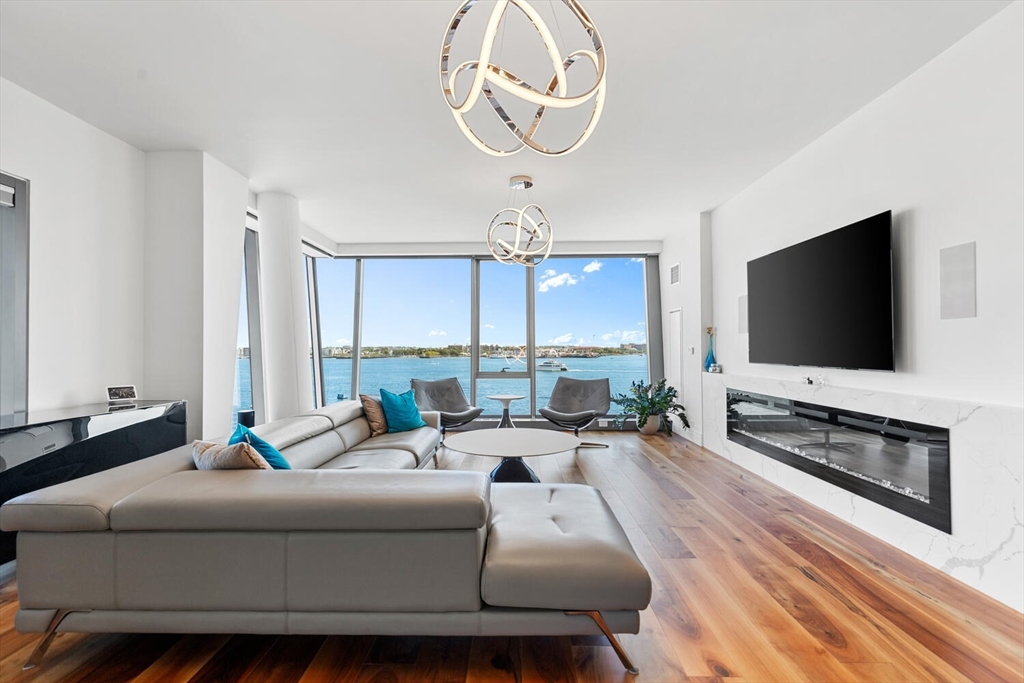 300 Pier 4 Blvd 5C