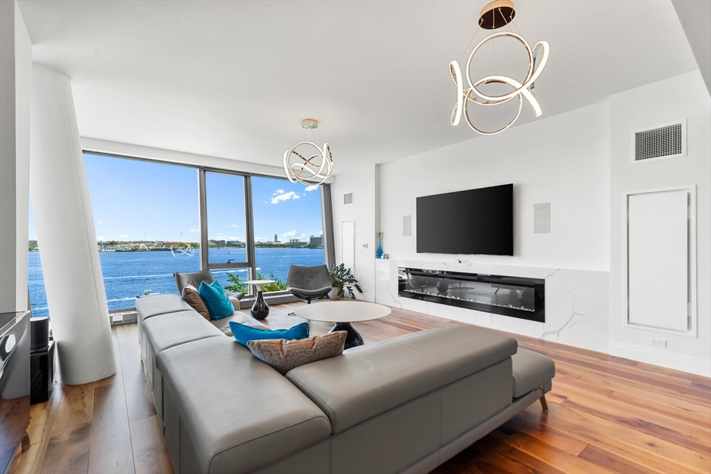 300 Pier 4 Blvd 5C