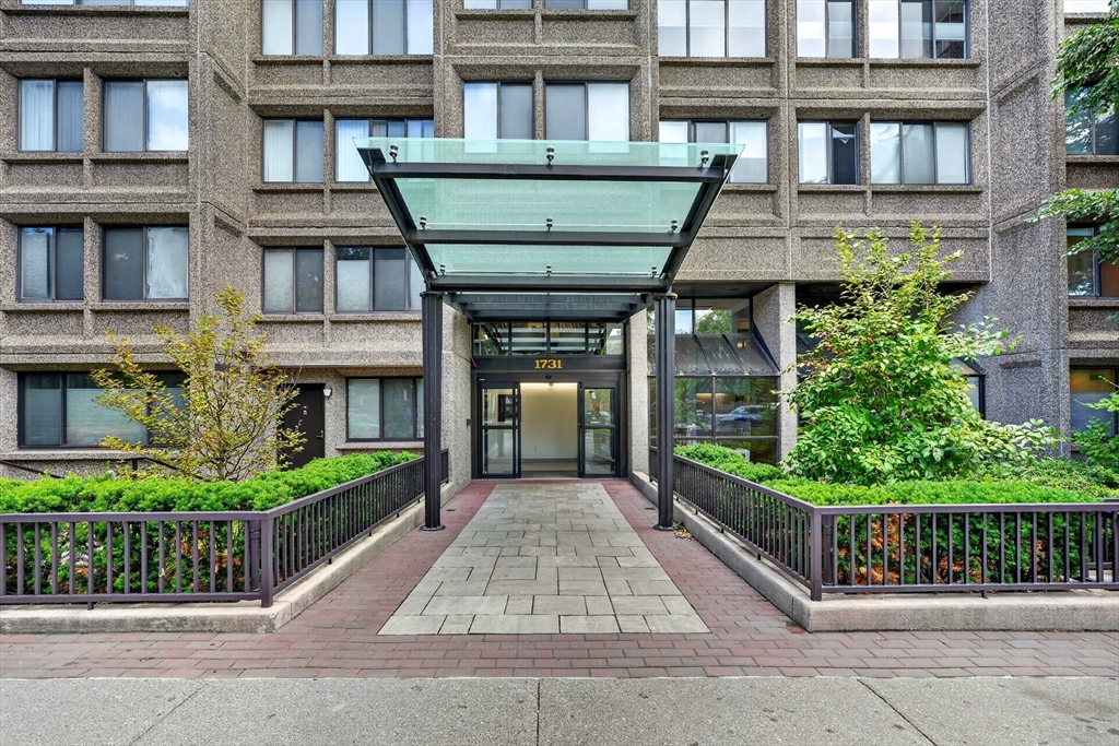 1731 Beacon St 915