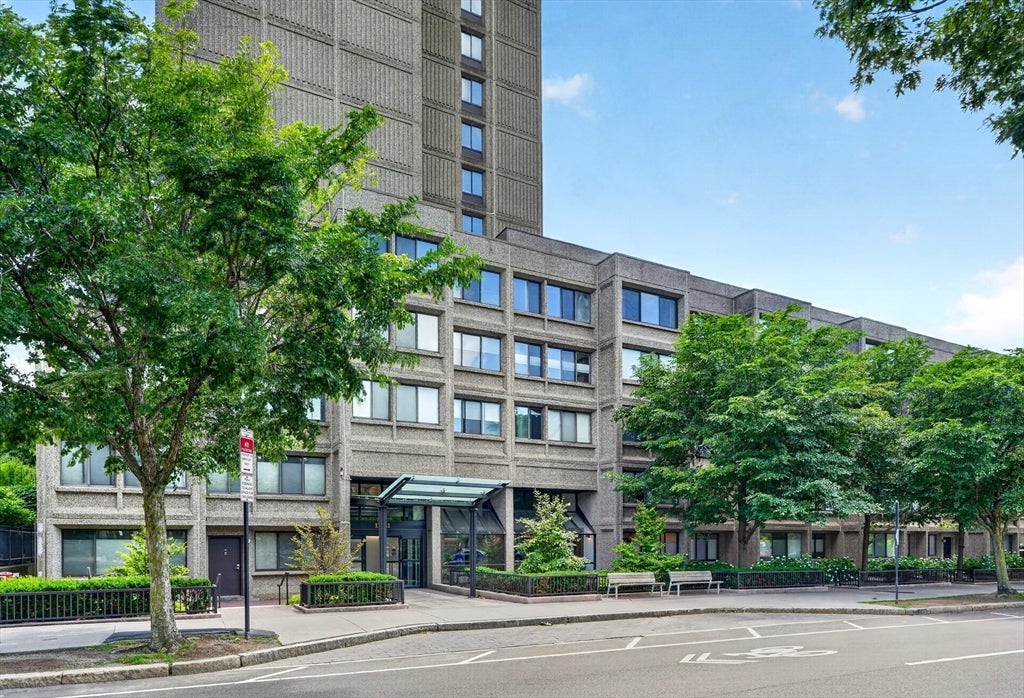 1731 Beacon St 915