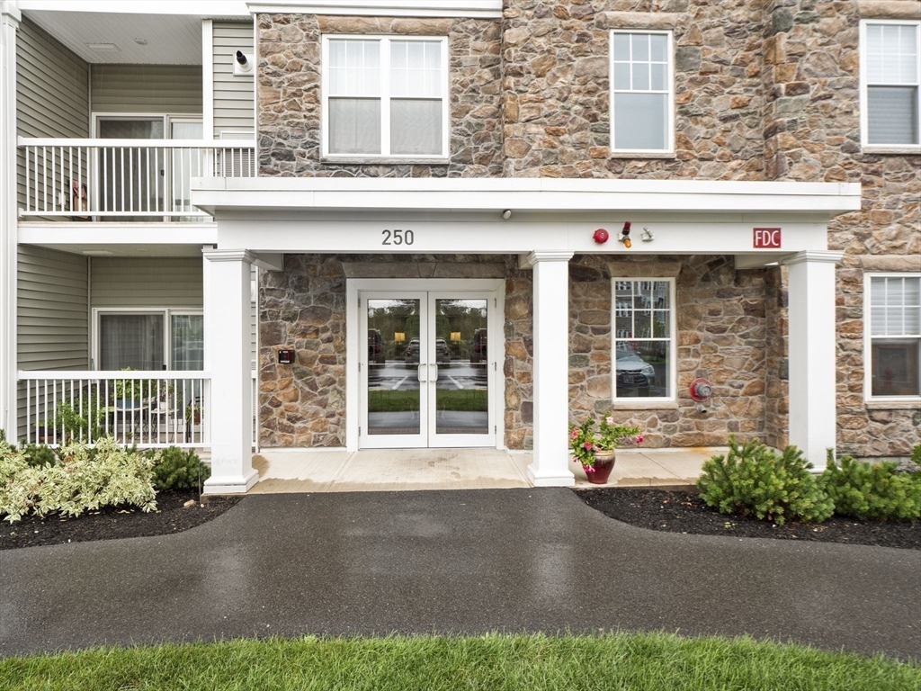 250 Martins Landing 213