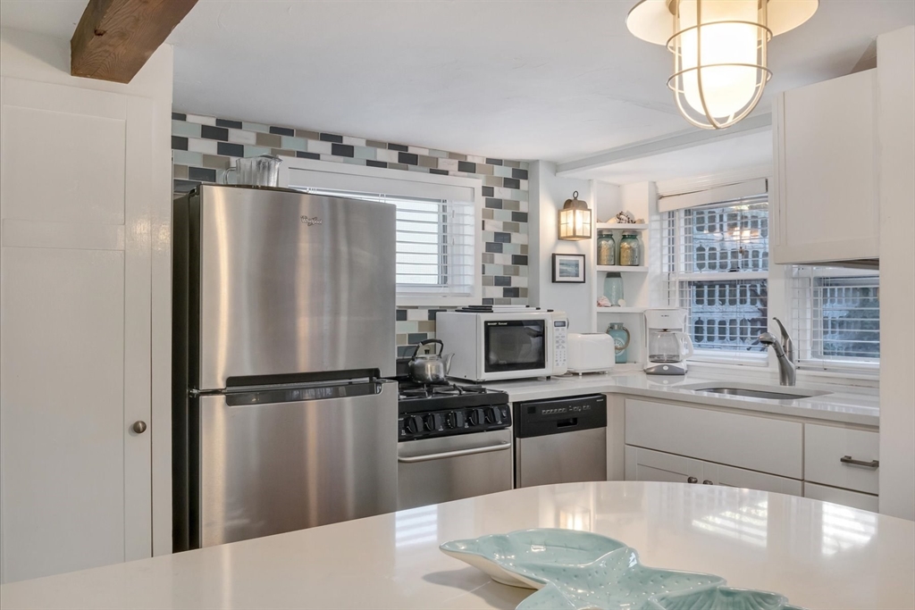 488-490 Commercial St 14