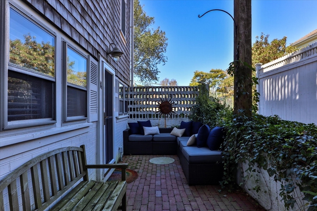 488-490 Commercial St 14