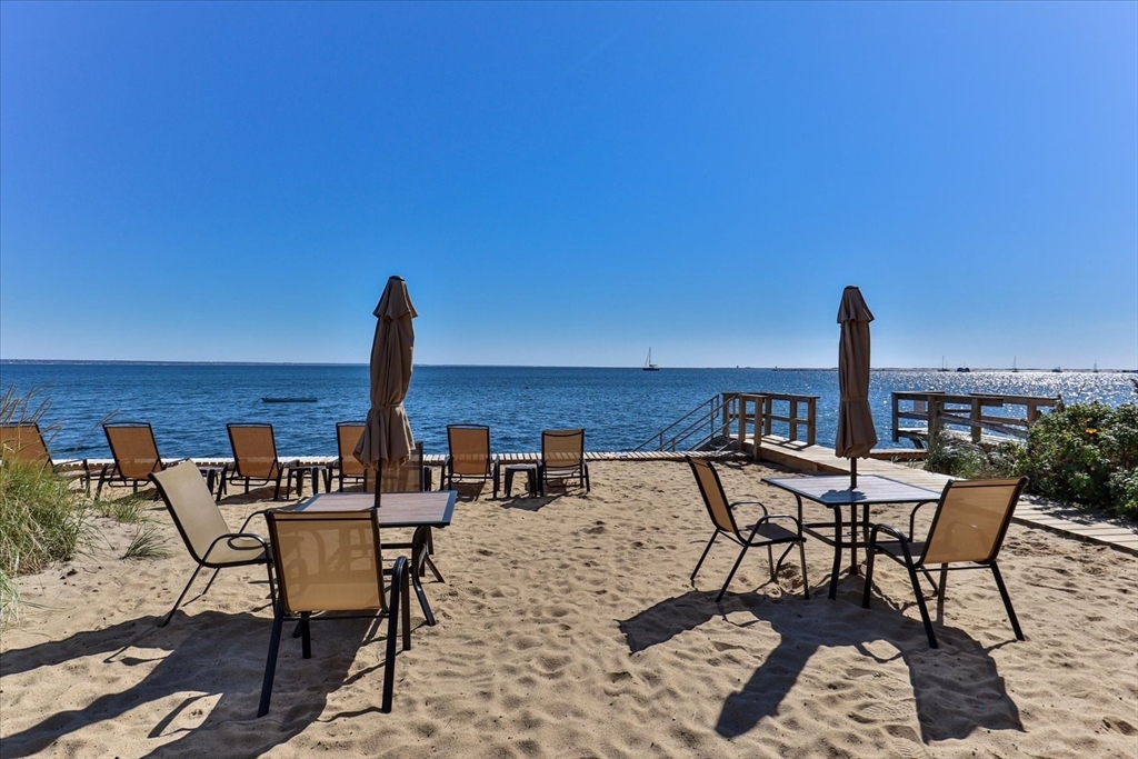 488-490 Commercial St 14