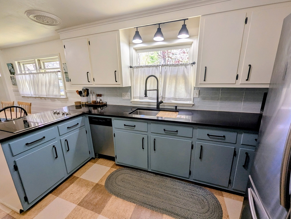 12 Pine St, Franklin, MA, 12 Pine St, Franklin, MA Photo #2