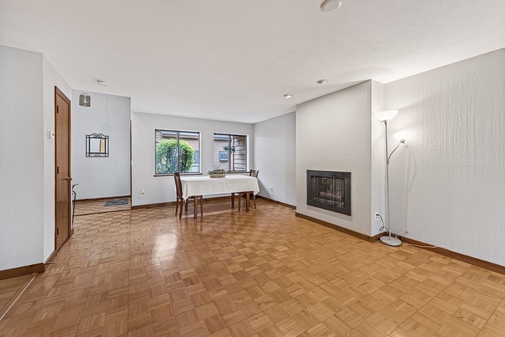 4 Clement Ct 4