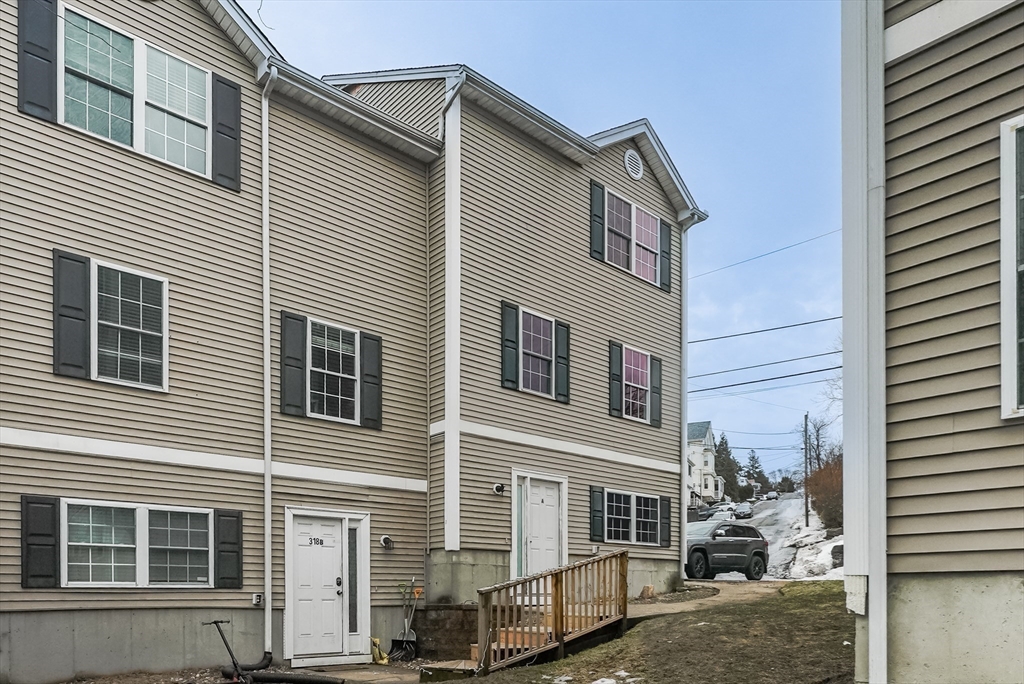 318 Crescent St A