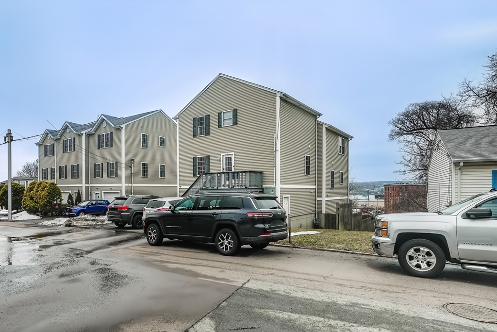 318 Crescent St A