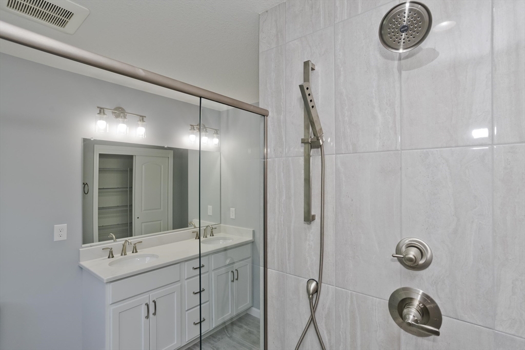 Ludlow, Massachusetts 01056, United States, 4 Bedrooms Bedrooms, ,3 BathroomsBathrooms,Residential,Active,184536