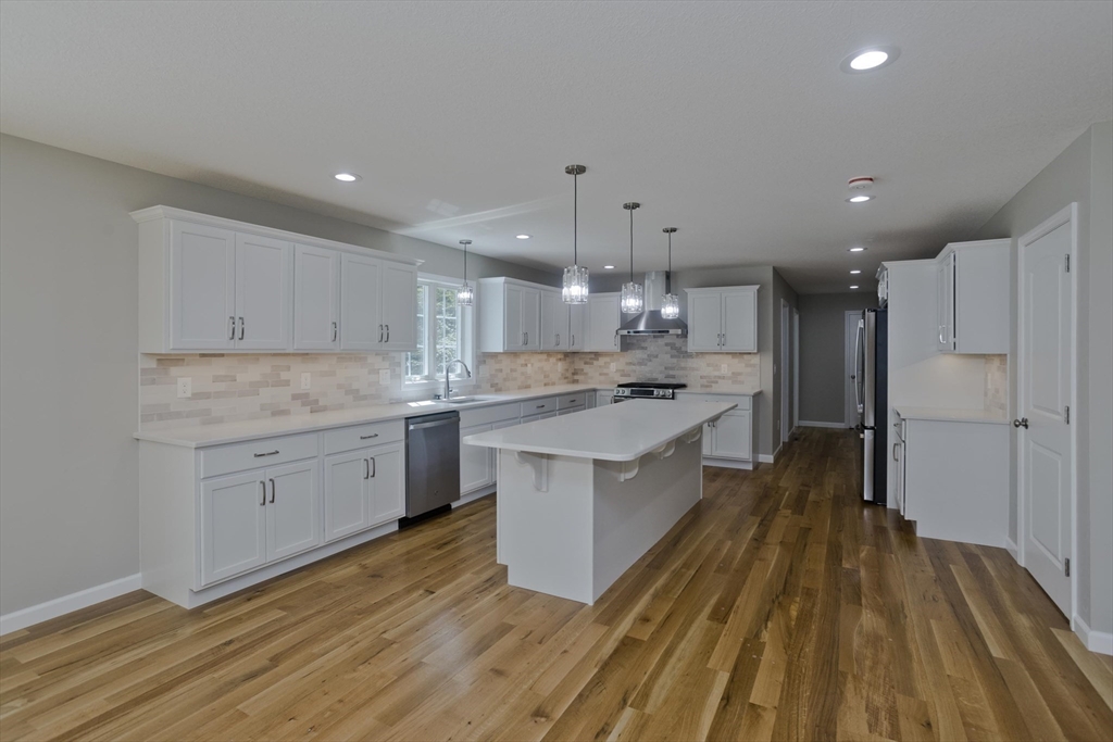 Ludlow, Massachusetts 01056, United States, 4 Bedrooms Bedrooms, ,3 BathroomsBathrooms,Residential,Active,184536