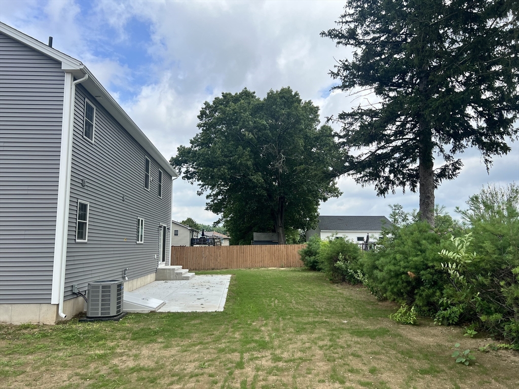 Ludlow, Massachusetts 01056, United States, 4 Bedrooms Bedrooms, ,3 BathroomsBathrooms,Residential,Active,184536