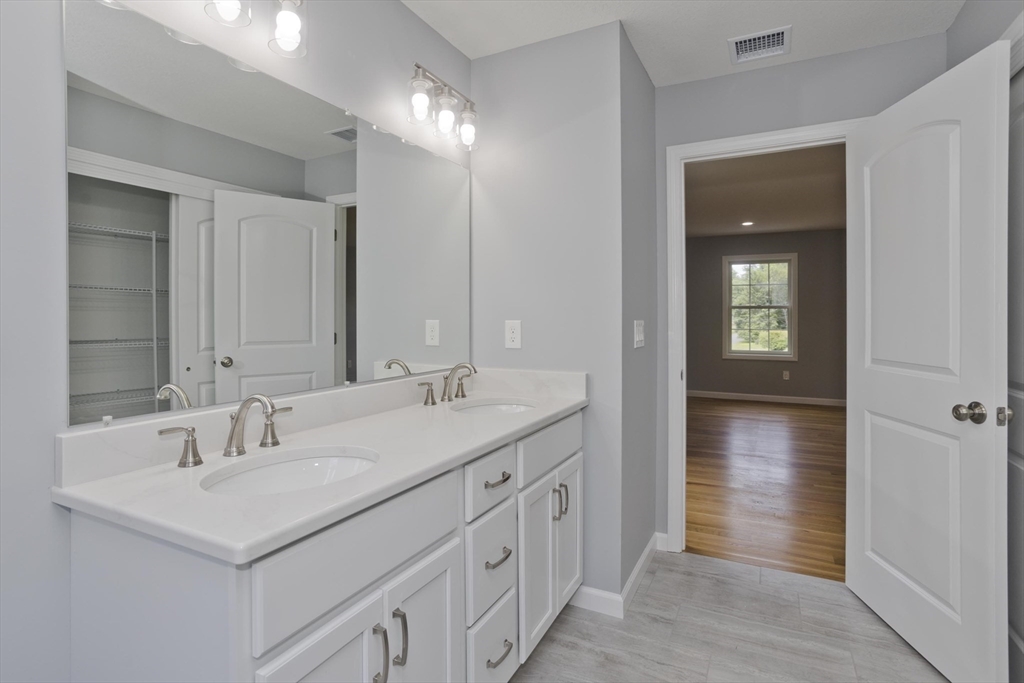 Ludlow, Massachusetts 01056, United States, 4 Bedrooms Bedrooms, ,3 BathroomsBathrooms,Residential,Active,184536