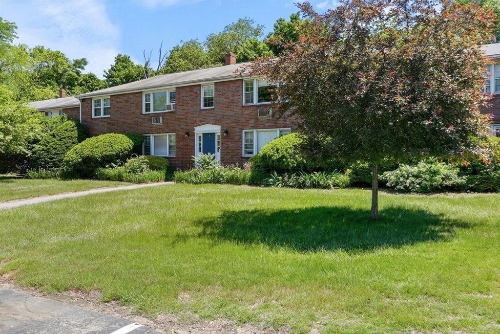 4 Myles Standish Dr 5