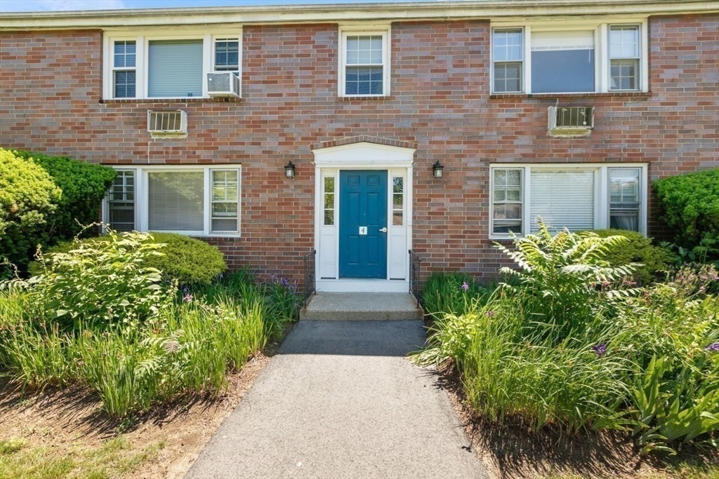 4 Myles Standish Dr 5