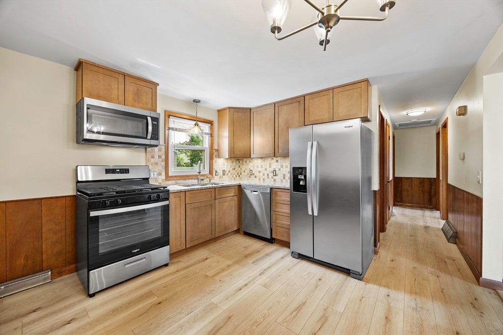 71 Dayton St, Chicopee, MA Photo #8