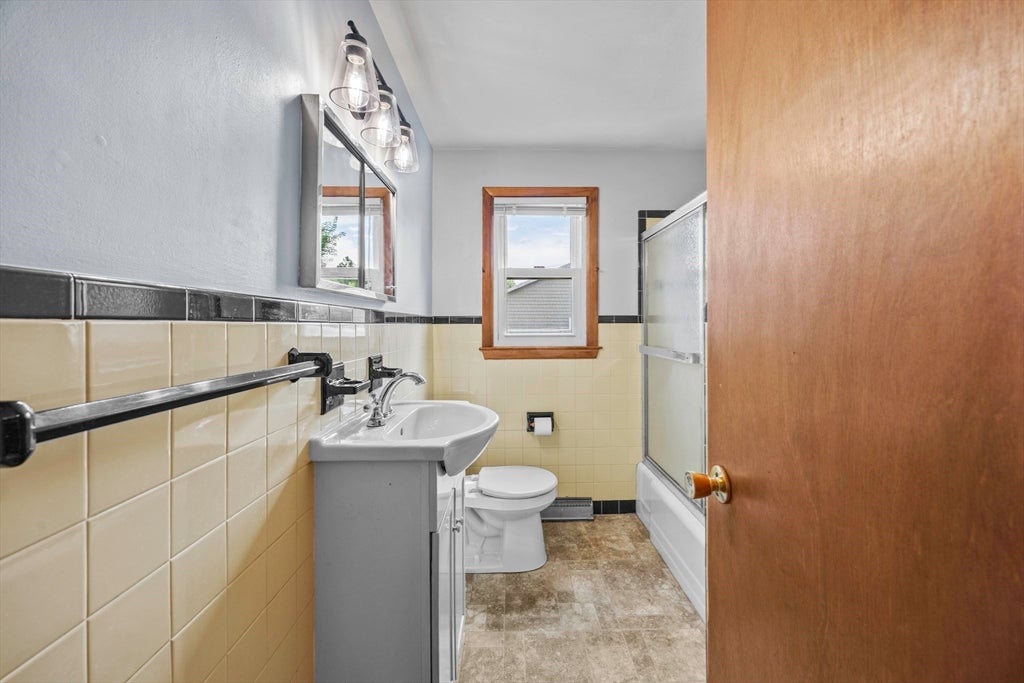 71 Dayton St, Chicopee, MA Photo #10