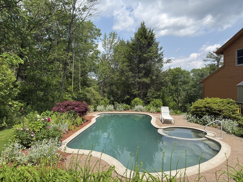 4 Old Stagecoach Rd