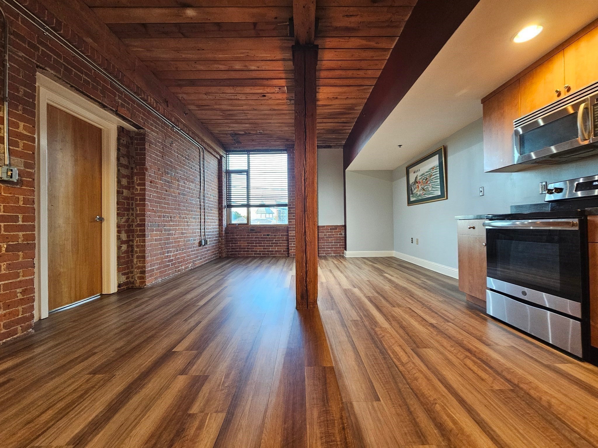 147 Centre 208