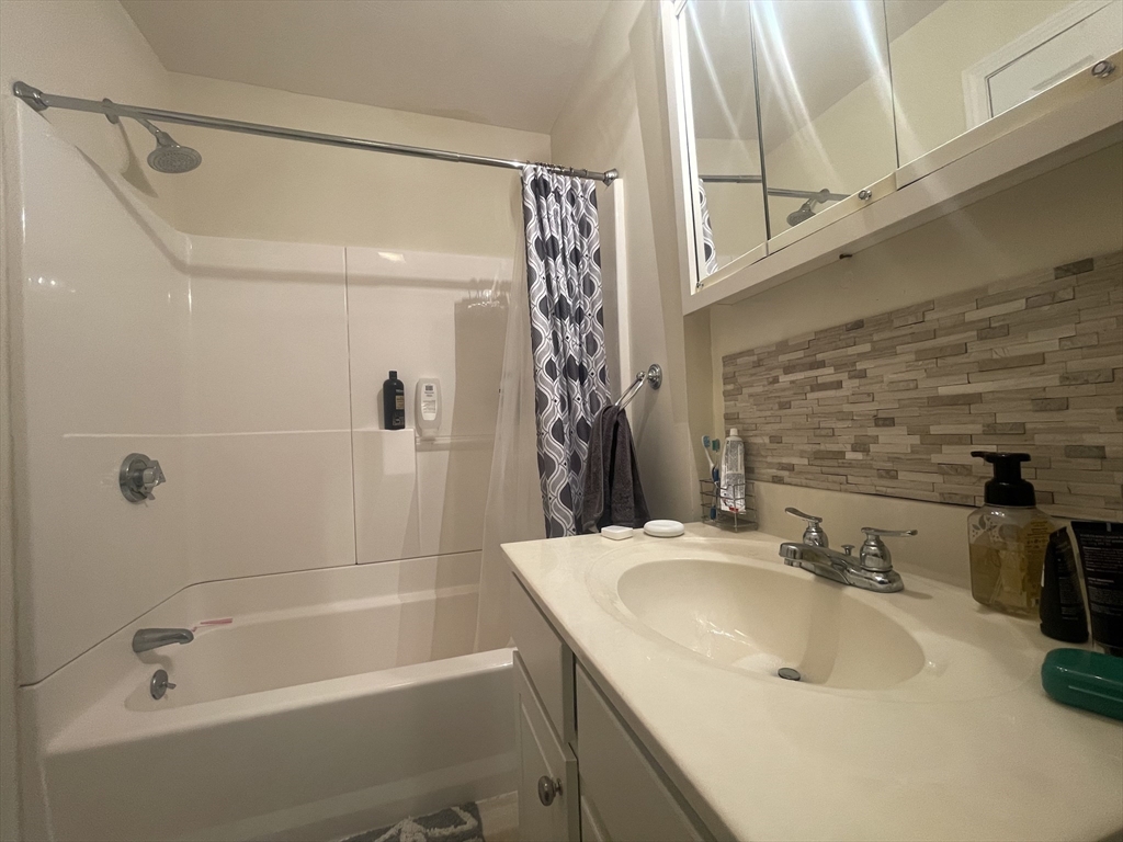 1056 Cambridge St 2R