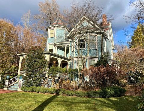 12 Brook St Wellesley MA 02482