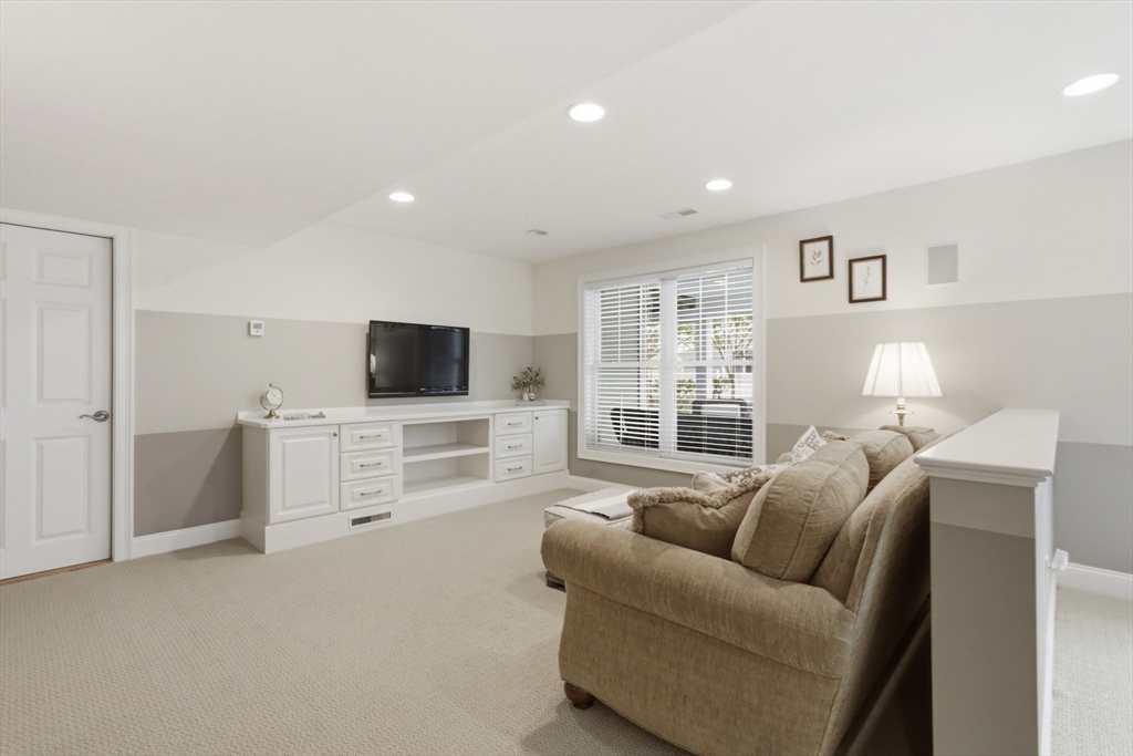 47 Winship Dr, Stoneham, MA Photo #40