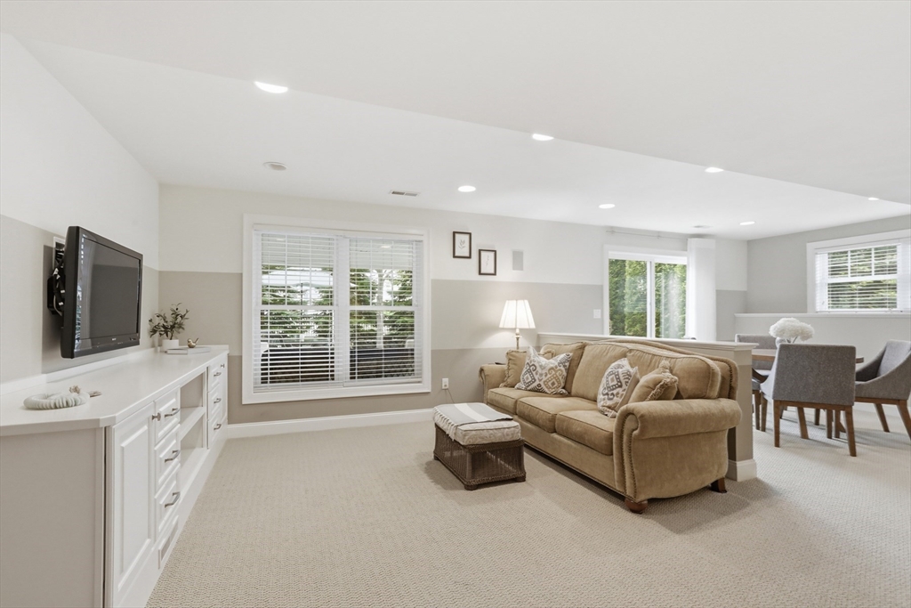 47 Winship Dr, Stoneham, MA Photo #41