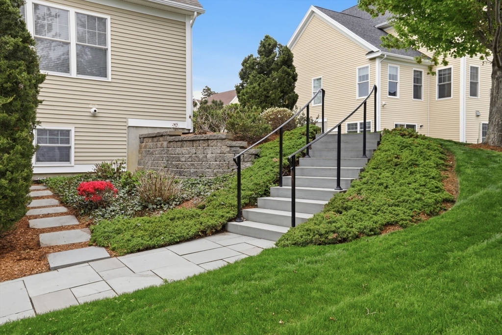 47 Winship Dr, Stoneham, MA Photo #8