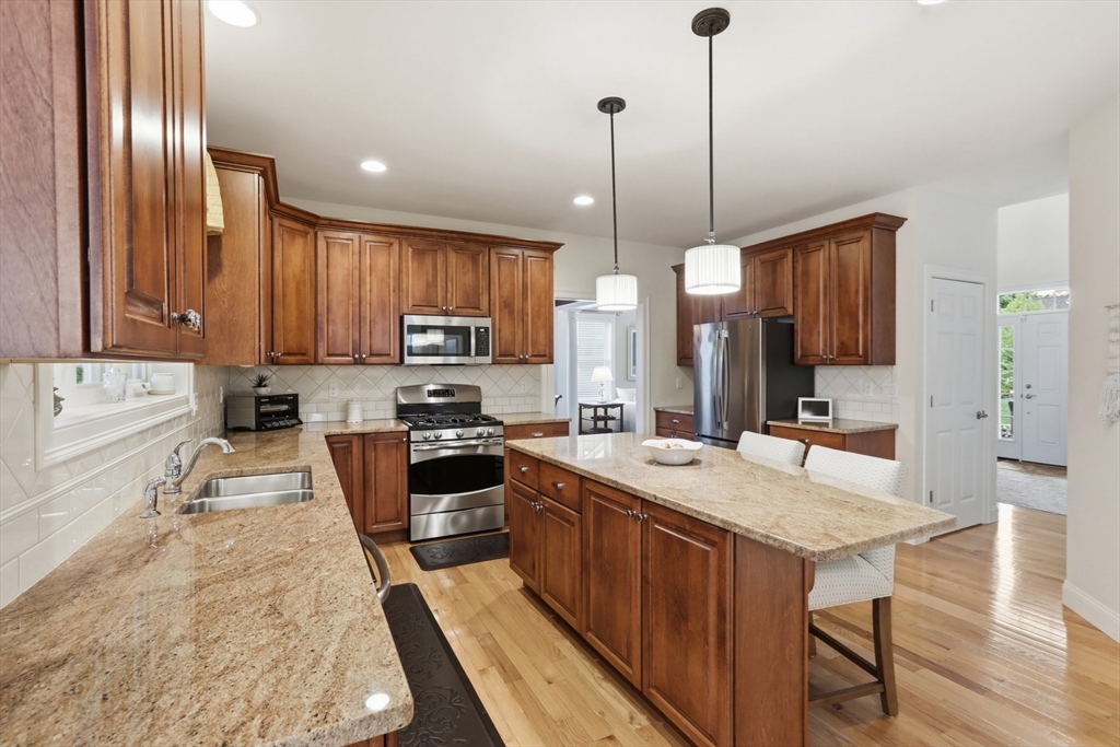 47 Winship Dr, Stoneham, MA Photo #15