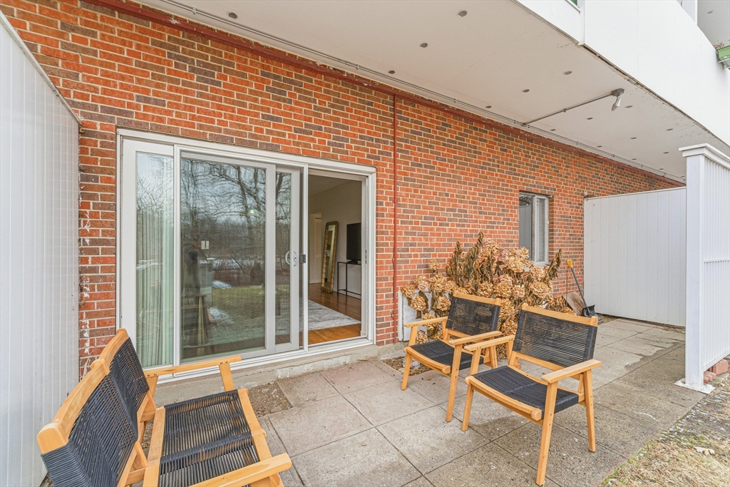 231 Coolidge Ave 401