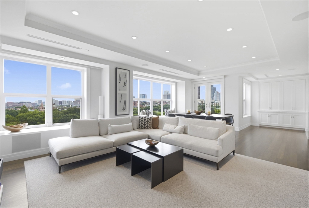 300 Boylston St 1202