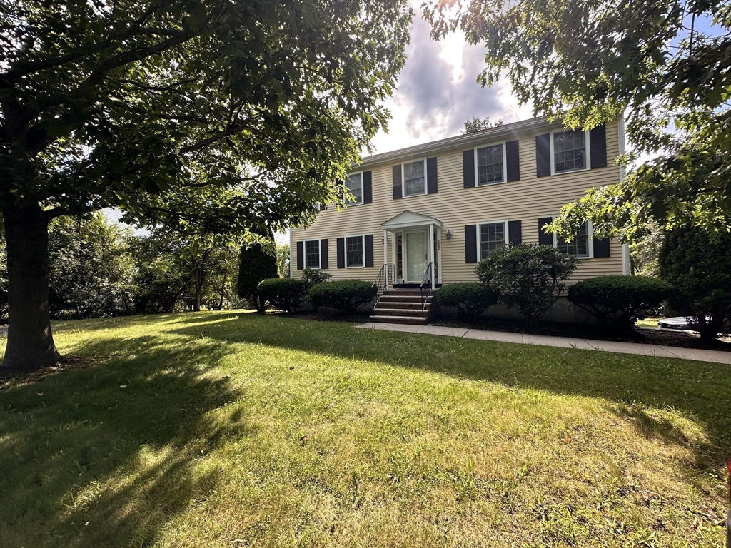 Click for 322 Lowell Street #322, Lexington, MA slideshow