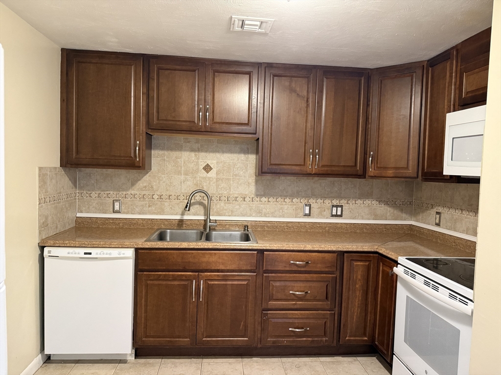 176 Maple Ave 3-25
