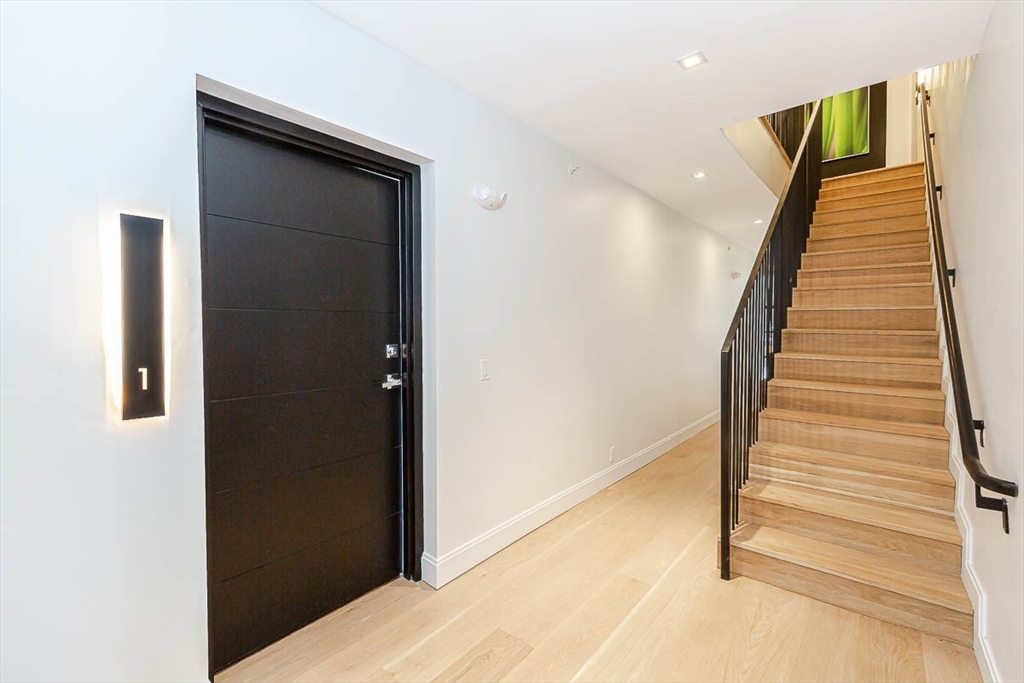 27 Dudley St
