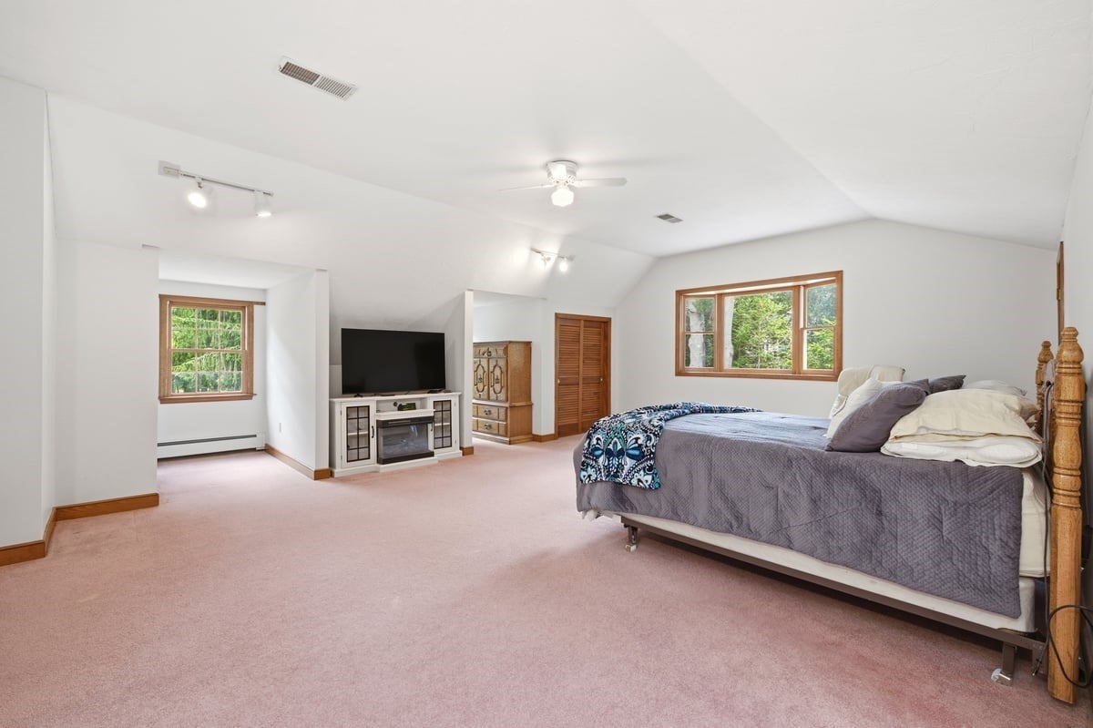 3 Windsor Dr, Foxboro, MA, 02035, USA, 6 Bedrooms Bedrooms, ,5 BathroomsBathrooms,Residential,Active,3 Windsor Dr,73537968